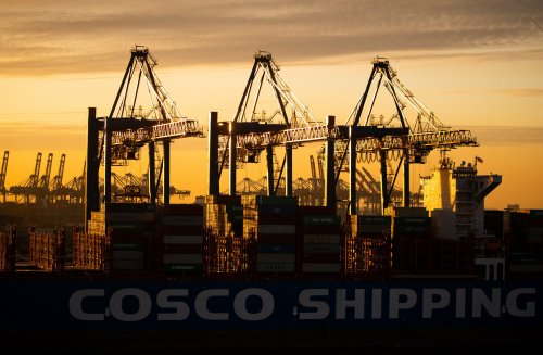 Chinas Staatsreederei steigt am Hamburger Hafen ein