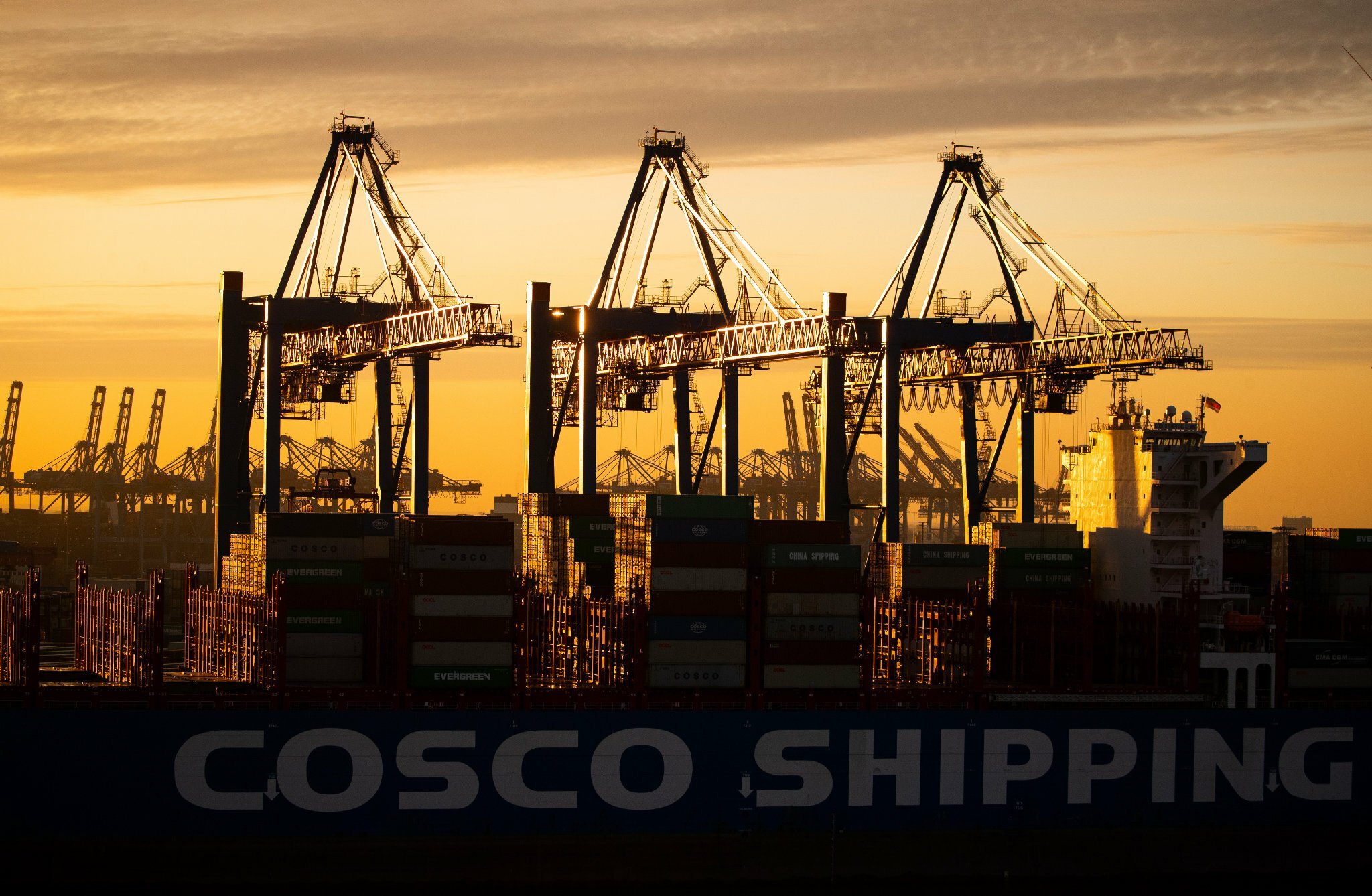 Chinas Staatsreederei steigt am Hamburger Hafen ein