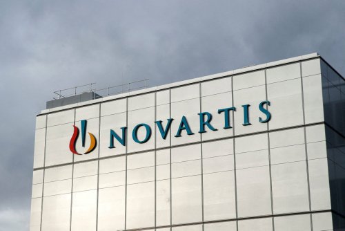 Novartis hebt Umsatz- und Gewinnprognose an