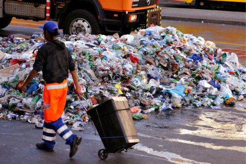 Recycling: Warum die Schweiz tonnenweise Plastikmüll nach Deutschland schickt