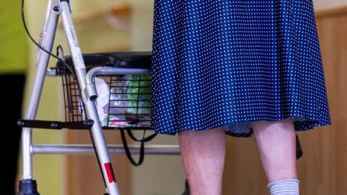 SPD pocht auf mehr Steuermittel für die Altenpflege