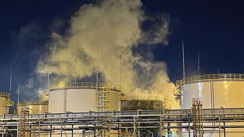 Brand in südrussischer Raffinerie nach Drohnenangriff gelöscht – Bericht: Weitere Drohne stürzt auf russische Ölraffinerie