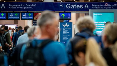 Flughafen-Chaos „Mit Eurowings fliege ich nie wieder“: Turbulenter Ferienstart an Flughäfen in NRW