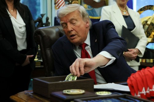 Trumps Meme-Coin wirbt mit Präsidenten-Dinner – und steigt um 60 Prozent