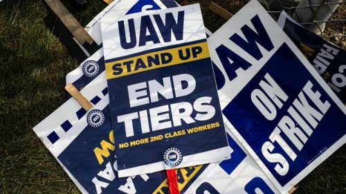 US-Autogewerkschaft UAW verschärft Streik bei GM und Stellantis