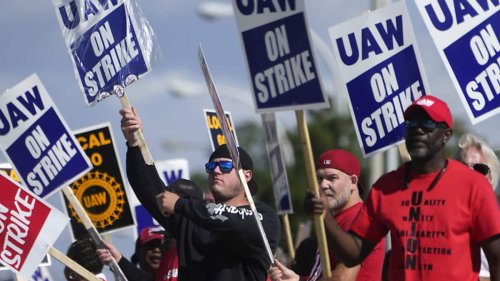 US-Autogewerkschaft UAW verschärft Streik bei GM und Stellantis