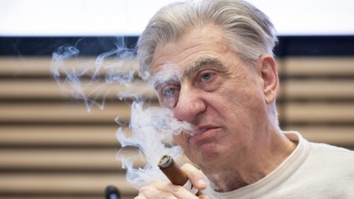 Hayek wehrt Angriff von Aktionär Wood erfolgreich ab
