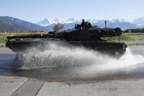 Schweizer Sicherheitspolitiker wollen Leopard-Panzer verkaufen