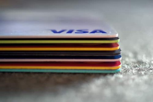 Nach den Zinsschritten: Jetzt fordern die Banken höhere Kreditkartenzinsen
