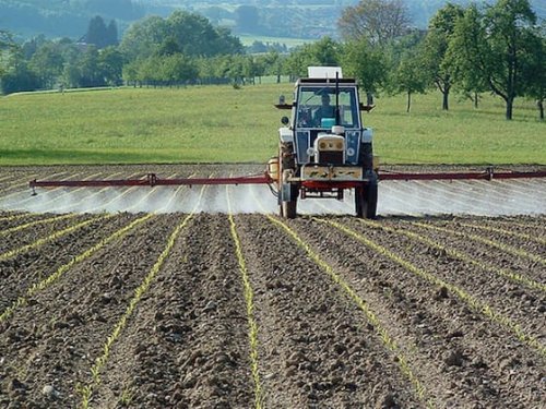 Landwirtschaft kauft 2021 über 300 Tonnen mehr Pestizide