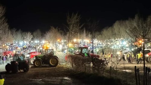 Fast 1000 Personen bei Bauernprotest in Kerzers FR