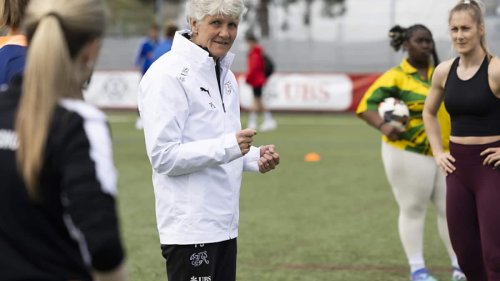 Frauenfussball-EM 2025: Influencerinnen trainieren in Bern