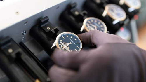 Schweizer Uhrenhersteller exportieren im März deutlich weniger