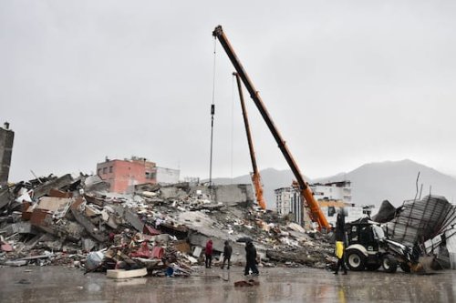 Heftiges Erdbeben: Über 2000 Tote und eingestürzte Gebäude in der Türkei und Syrien