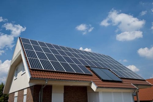 Haus sanieren: Subventionen für Dämmung, Solarenergie und Heizung im Überblick