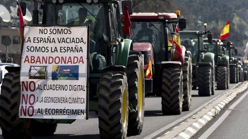 Spanische Bauern protestieren mit Traktoren in Madrid