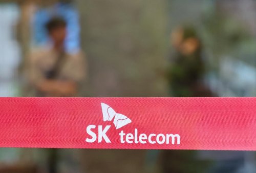 정보 유출 사고 늦게 신고해 비판받는 SKT...'심 스와핑' 막고자 안간힘 | 한국일보
