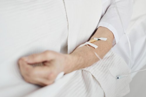 "삼키지 않아도 녹는 약, 주사 대신 미세바늘"... 약 형태 변경에 제약사들 사활, 왜 | 한국일보