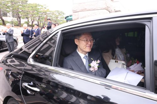 문형배, 블로그서 "대통령-국회 사이 갈등, 해결 방도 없어" | 한국일보