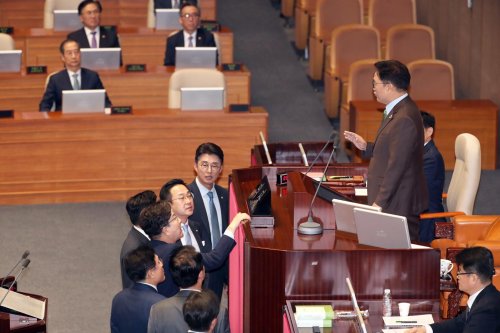 한덕수에 호통 친 우원식 "해야 할 일과 말아야 할 일 구분하라" | 한국일보