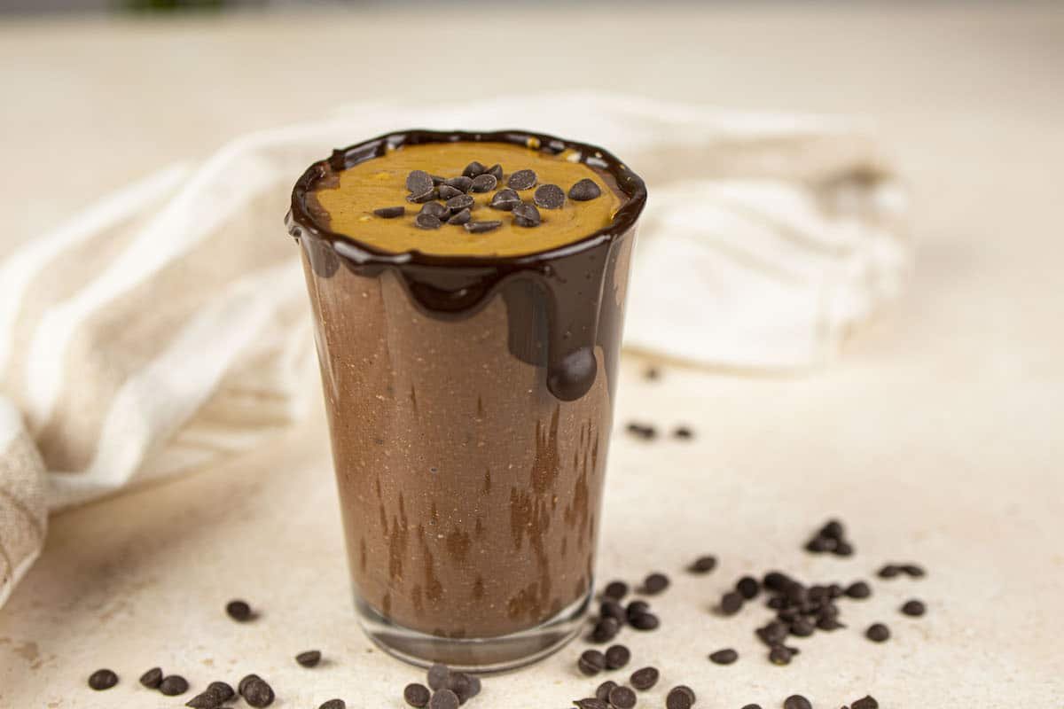 Why This Vegan Chocolate Peanut Butter Smoothie has Gone Viral!