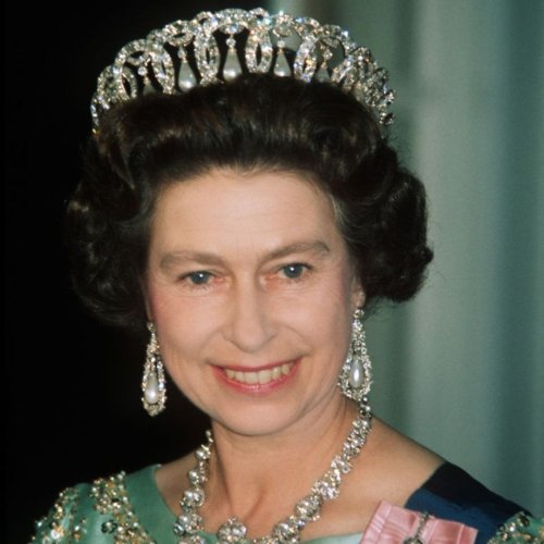 The Significance and Symbolism of Queen Elizabeth II's Hairstyle ...