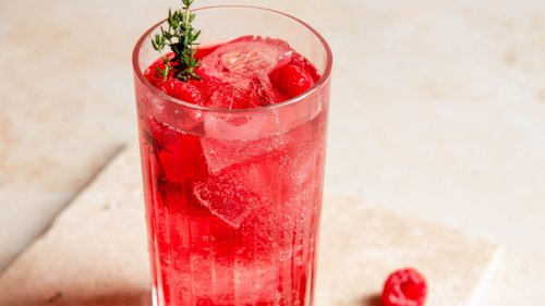 Fruchtig wie Aperol Spritz, aber ohne Bitternote: Der neue It-Drink des Sommers 2025 ist da!