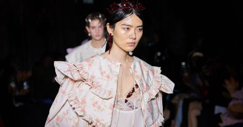 Fashion Week London: die Frühjahr/Sommer Kollektion 2022 von Simone Rocha