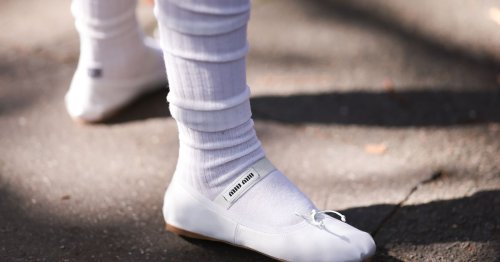 Schuh-Trend 2023: Alle wollen die Ballett-Ballerinas von Miu Miu