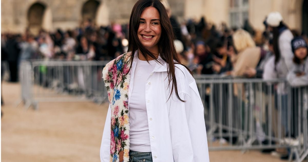 Hellblaue Jeans: So kombiniert werden sie im Frühling 2025 zum Modetrend