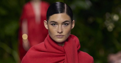Unbedingt merken! Diese 6 Pullover sind im Frühling 2023 Modetrend