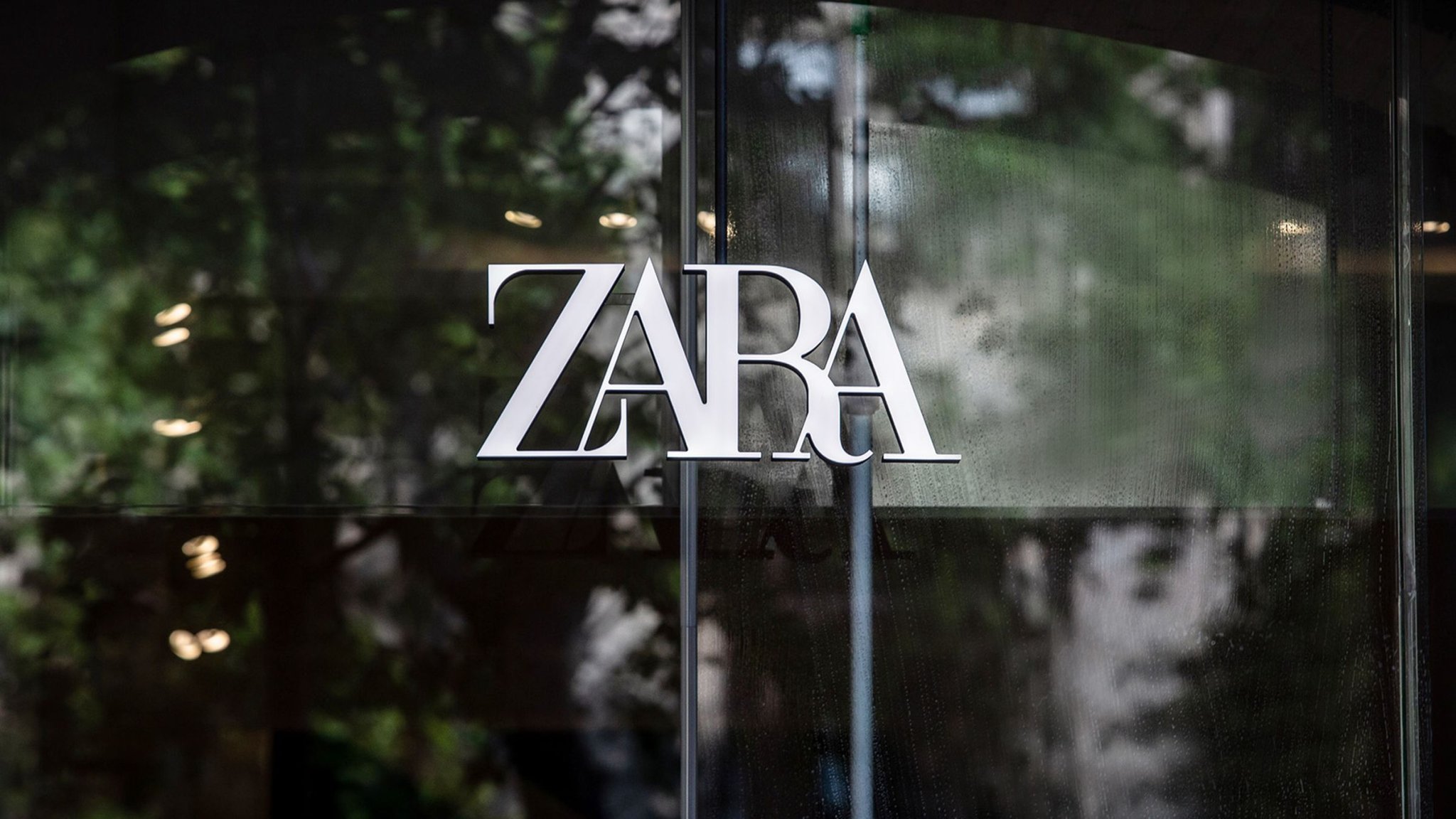 Vom Designer? Nein, von Zara! Diese Ohrringe sehen so luxuriös aus