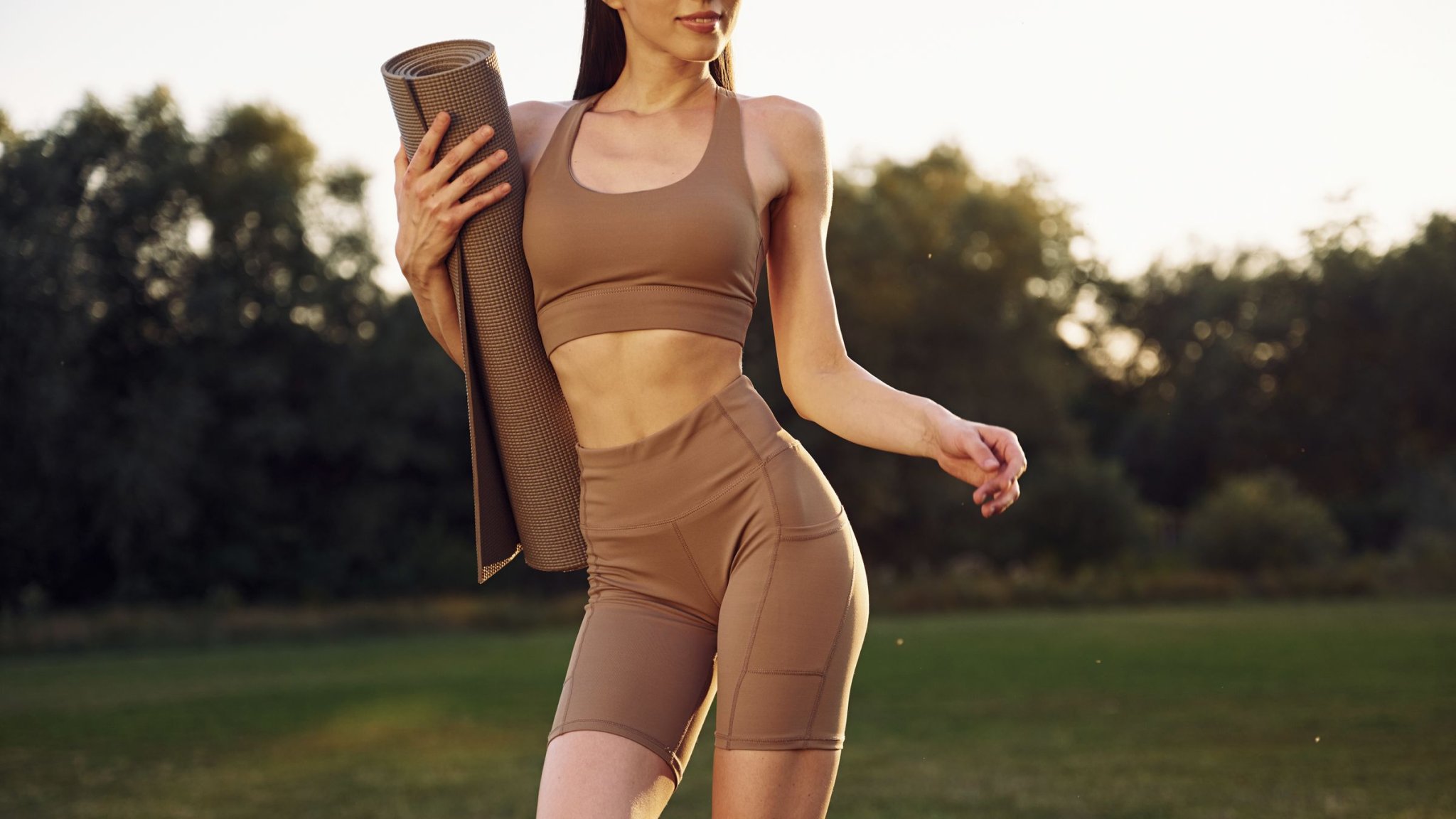 Perfekt im Sommer: Dieses Outdoor-Workout macht schlanke Beine & straffen Po
