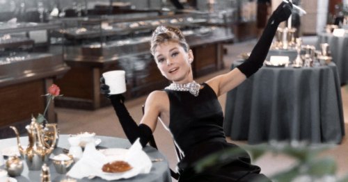 Für Fans von „Frühstück bei Tiffany“: Der ikonische Schmuck, den Audrey Hepburn im Film trägt, ist nun in einer Ausstellung zu sehen
