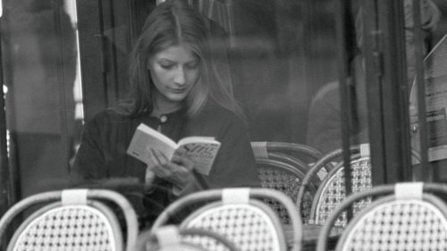 Ich bin Lifestyle-Redakteurin und diese 5 Bücher stehen auf meiner Sommer-Leseliste 2025