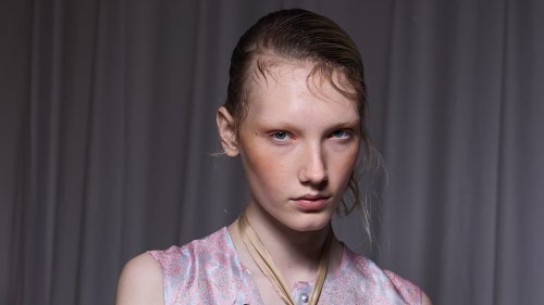 Make-up-Trend Coral Blush: Frischer Teint dank Korallentönen