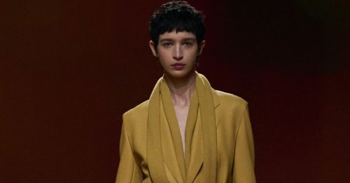 Stilvolle Silhouette: Blazer werden mit diesem Accessoire zum Modetrend 2023