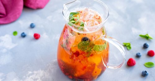 Leckere Cocktail-Alternative: White Sangria ist das fruchtigste Trendgetränk im Sommer 2023