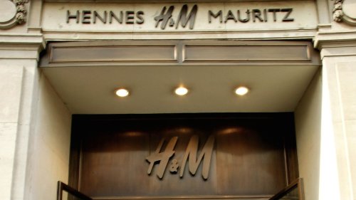 Aus einer Pariser Boutique? Nein, das eleganteste Frühlings-Kleid gibt’s bei H&M!