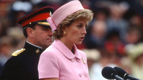 Lady Di und Jackie Kennedy hätten sie geliebt: Diese Zara-Weste erinnert an die Stilikonen