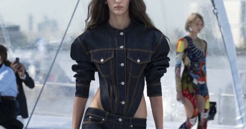 Jeans-Trend 2023: Kein Modetrend sitzt 2023 so tief auf den Hüften wie Bumster Jeans