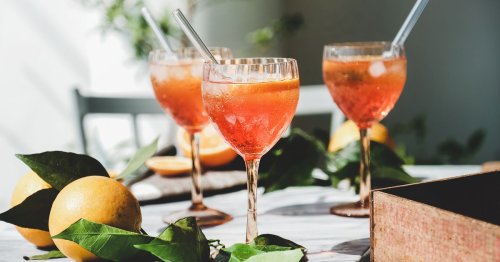 Besser als Aperol Spritz! Der neue Favorit für 2023 heißt Lillet-Orangen-Spritz
