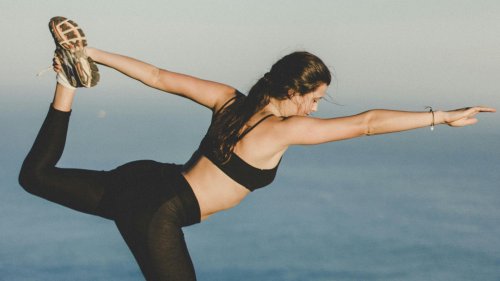 Flacher Bauch mit über 40? Diese 5 einfachen Übungen bringen Sie näher ans Ziel!