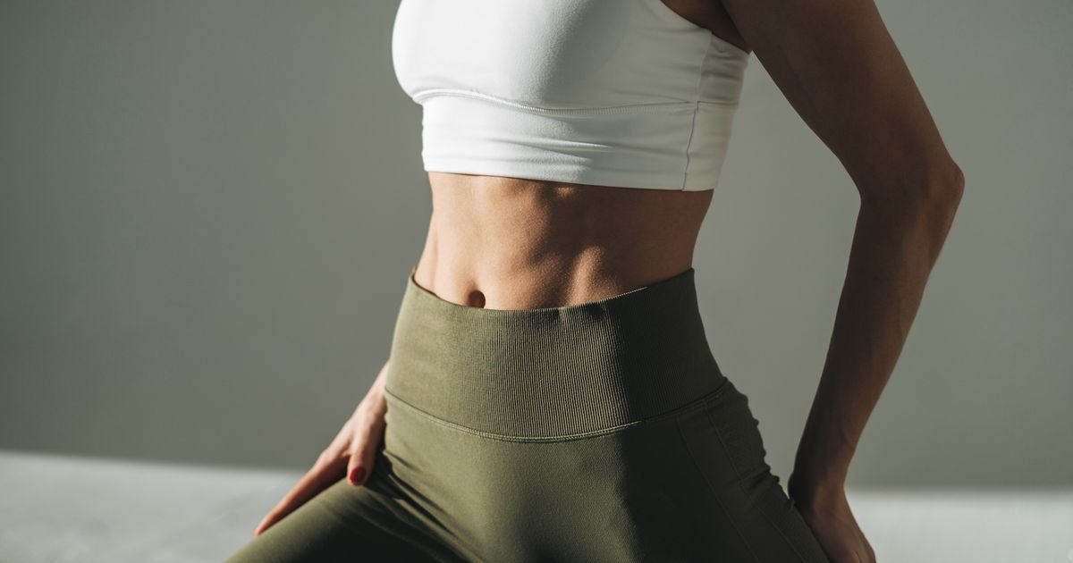 Statt klassischer Sit-ups: Diese 3 Übungen straffen die Bauchdecke richtig effektiv