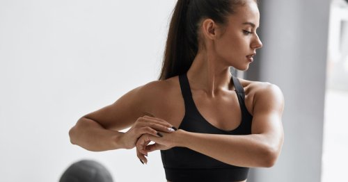 Sie wollen definierte Schultern? Dieses 12-Euro-Amazon-Tool ist wie Sit-Ups für die Arme