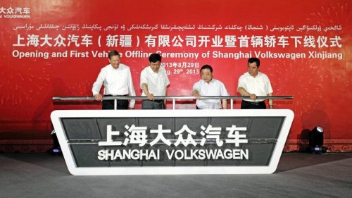 Pro und Contra: Sollte VW sein Werk in Xinjiang schließen?
