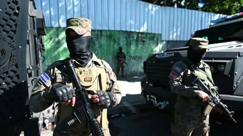 10.000 Soldaten und Polizisten umstellen Großstadt in El Salvador