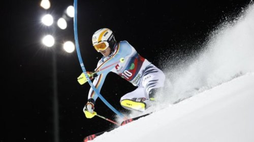 Ski-Ass Straßer triumphiert beim Nachtslalom