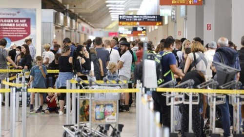 Flughäfen: Regierung kündigt Einsatz ausländischer Helfer an