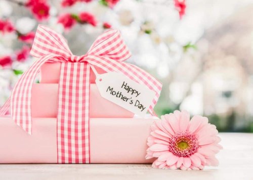 33 Personalized Gift Ideas for Moms for This Mother’s Day + $100 Etsy Gift Card Giveaway